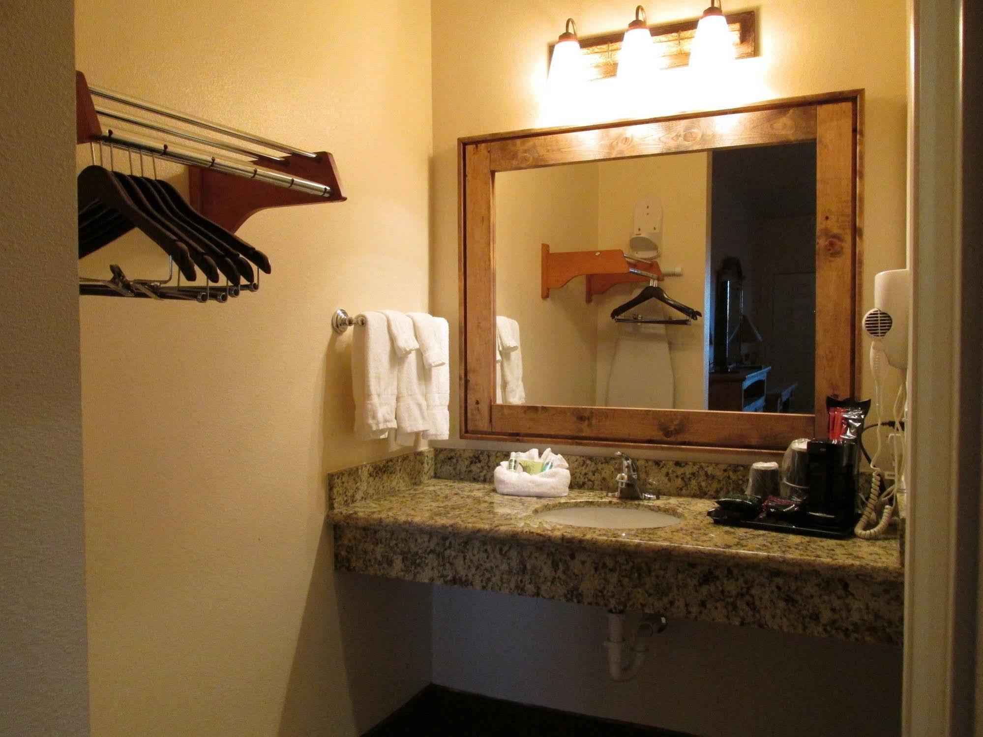 Hotel Texas Cuero Bagian luar foto